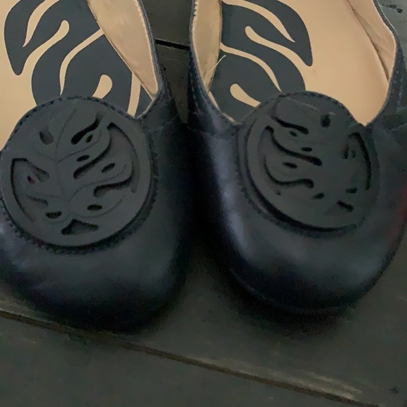 Tommy Bahama Athens Navy Blue Slip-on Flats - Picture 3 of 13